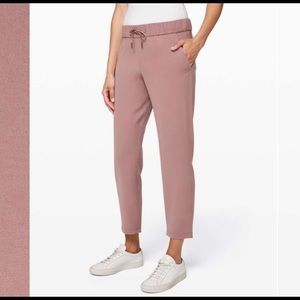 Lululemon On The Fly 7/8 Woven pants, size 6